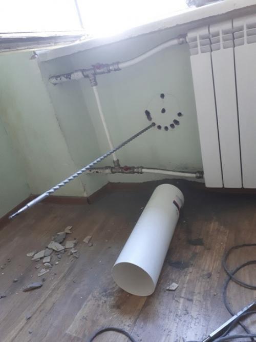 Весь ремонт в конате сделал самостоятельно. 02