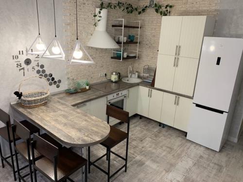 Родители мне сказали, что моя квартира какая то серая, нет ощущения уюта, ощущения, что в каком то подвале находишься. 02