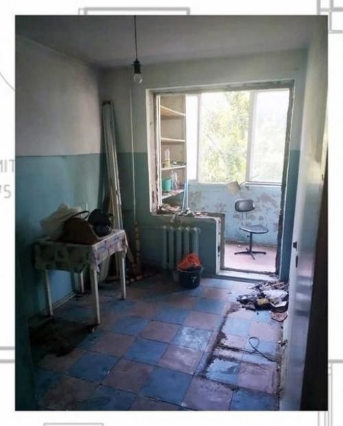 Сделали себе такую кухню совмещенную с лоджией.