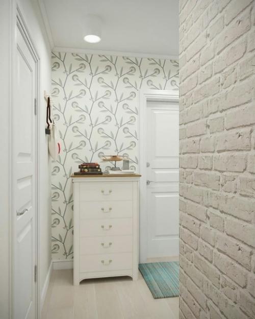 Чтобы немножко увеличить нашу квартирку хотя бы визуально, ремонт делали в светлых белых тонах.