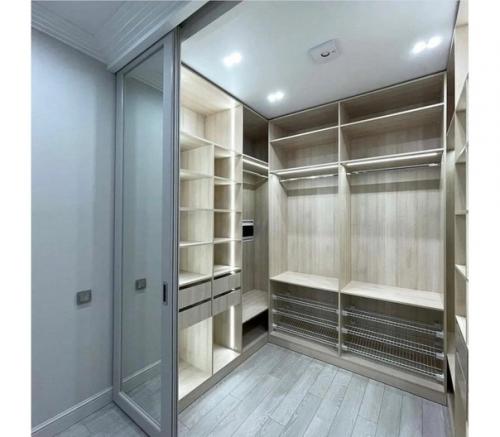 Была огромная ниша в комнате, которая ни туда не сюда. 02