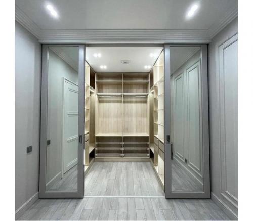 Была огромная ниша в комнате, которая ни туда не сюда. 01