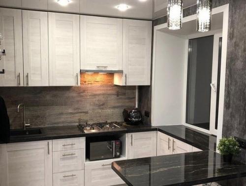 Это преображение нашей маленькой кухни из зашарпанной древней, в стильное местечко. 02