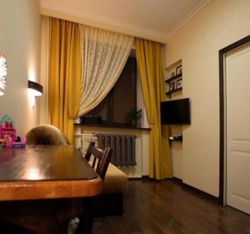 Сделали небольшой ремонт в детской комнате. 02