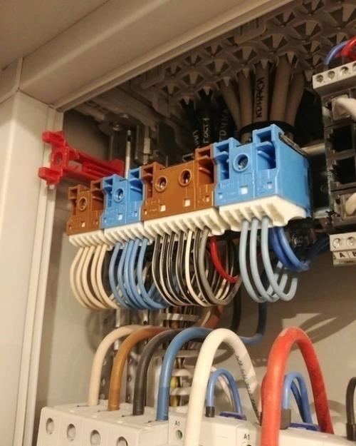 Невозможно оторвать глаз от работы человека, который бесконечно любит свою профессию и стремится к идеалу в каждой ее детали. 05