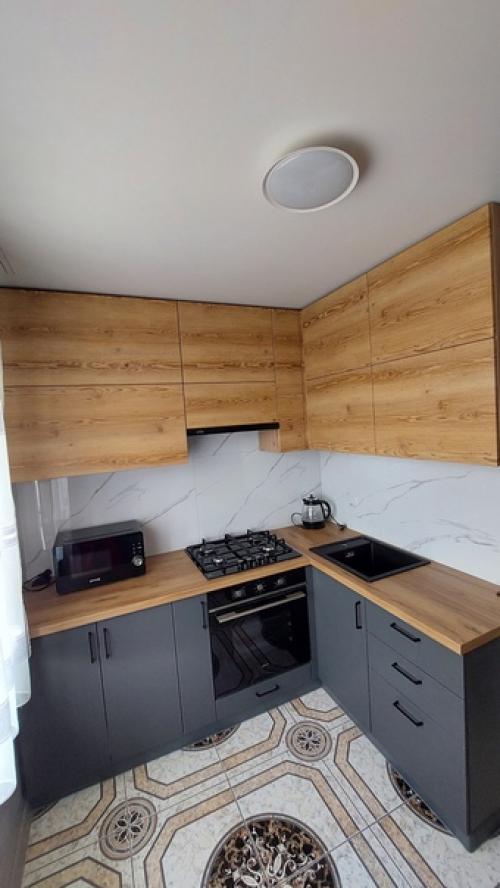 Мы окончили ремонт в нашей маленькой кухне размером всего 5, 5 квадратных метров. 02