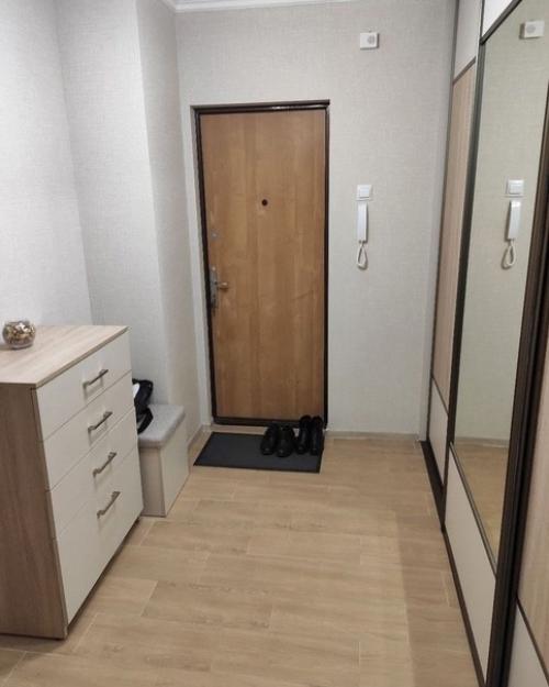 Своими руками владельцы квартиры выполнили ремонт со вкусом. 08