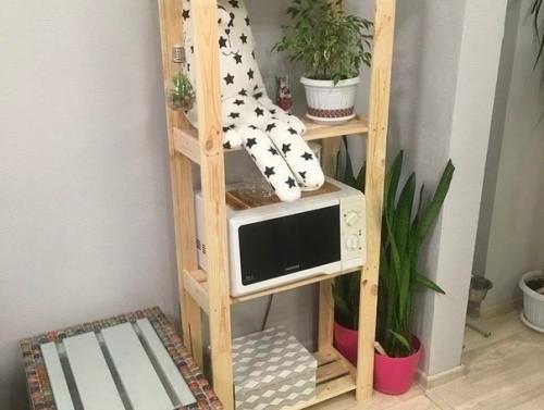 Хозяйка этой студии - девушка, живет одна. 03