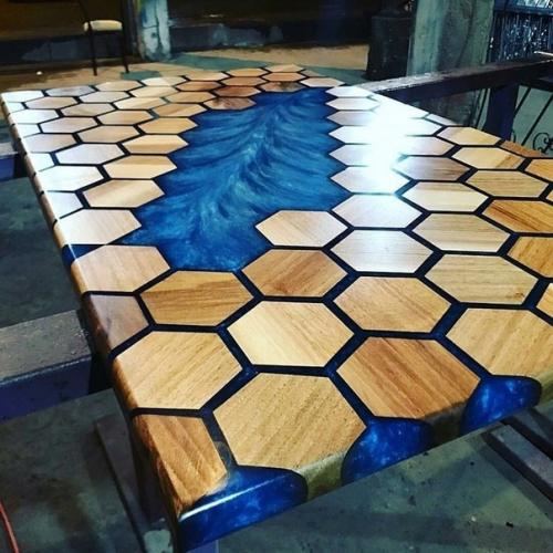 Вот вам несколько столешниц из дерева с эпоксидкой. 03