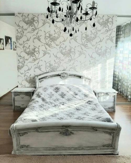 На новую мебель в нашу квартиру не было средств, поэтому нам решили помочь родители, отдав свою старую. 03