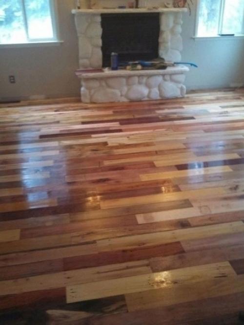 Из старых поддонов сделал половину дома. 07