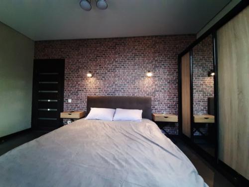 Недавно перебралась в комнату, но вот не знаю, как ее лучше оформить. 01