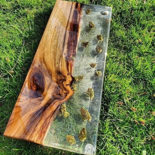 Вот вам несколько столешниц из дерева с эпоксидкой. 04