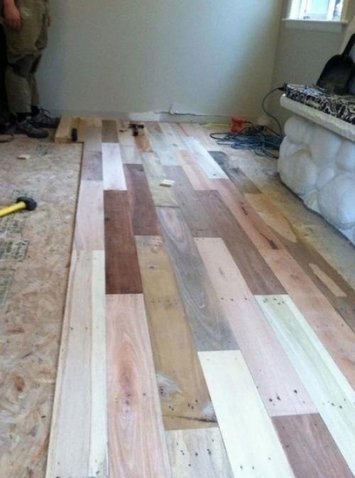 Из старых поддонов сделал половину дома. 05