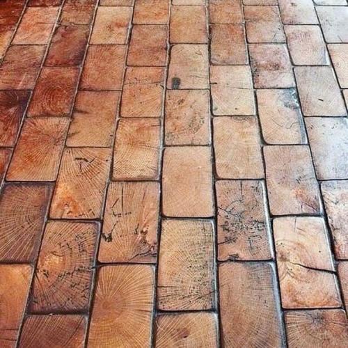 Заморочился, напилил спилов из досок и использовал их как плитку на пол. 09