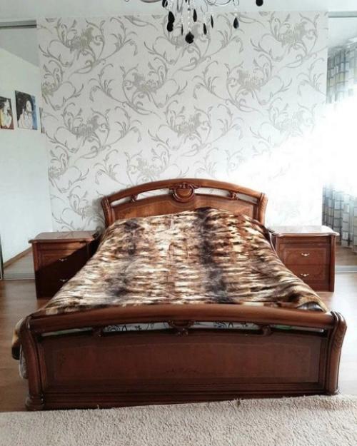 На новую мебель в нашу квартиру не было средств, поэтому нам решили помочь родители, отдав свою старую.