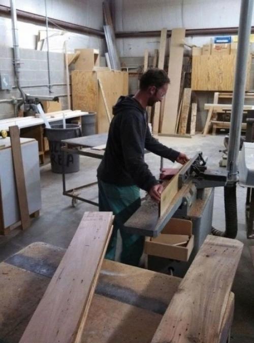 Из старых поддонов сделал половину дома. 02