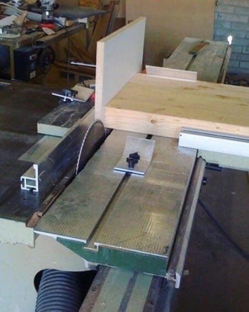 Заморочился, напилил спилов из досок и использовал их как плитку на пол. 02