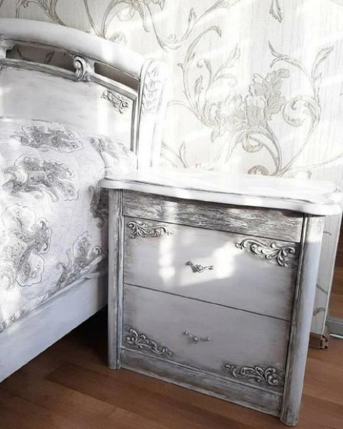 На новую мебель в нашу квартиру не было средств, поэтому нам решили помочь родители, отдав свою старую. 05