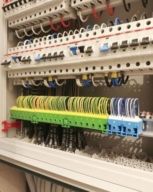 Невозможно оторвать глаз от работы человека, который бесконечно любит свою профессию и стремится к идеалу в каждой ее детали. 06