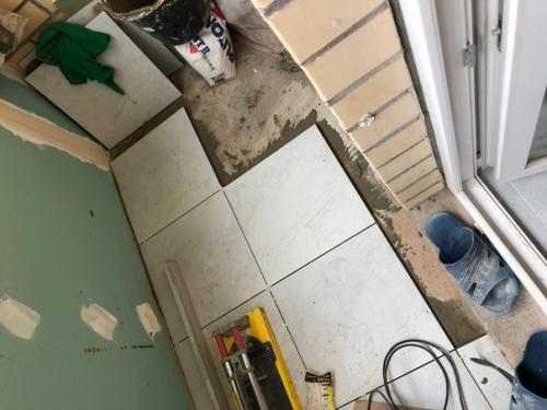 Таким вот образом мы зону отдыха на балконе сделали. 01