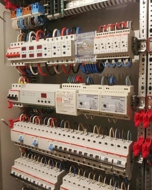 Невозможно оторвать глаз от работы человека, который бесконечно любит свою профессию и стремится к идеалу в каждой ее детали. 08