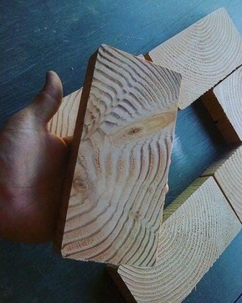 Заморочился, напилил спилов из досок и использовал их как плитку на пол. 03