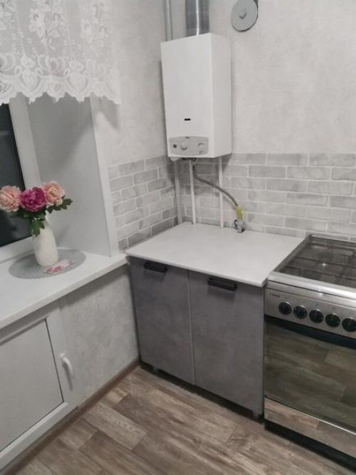 Устроили бабане ремонт на кухне, а то чего она все в древности этой живет. 05