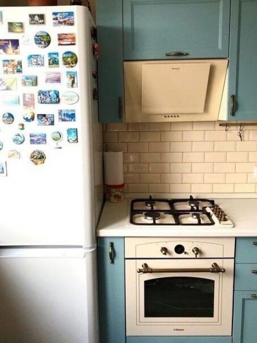 Долго пытались определиться с цветом гарнитура, чтобы он сочетался с цветом стен.