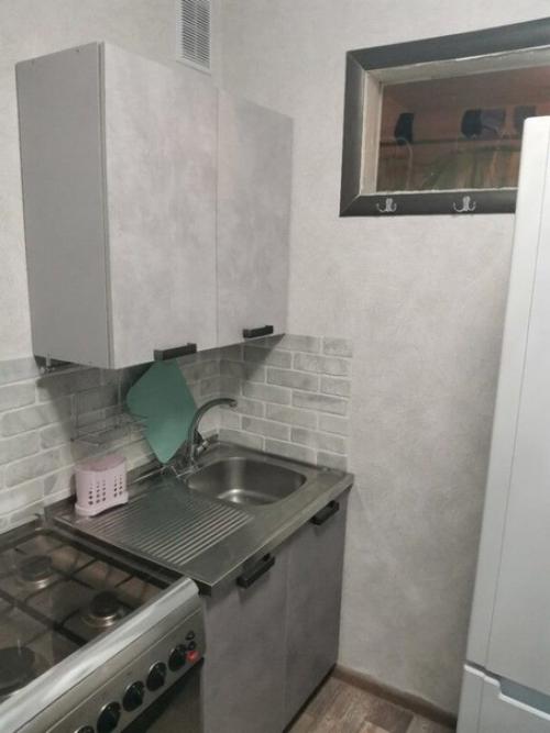 Устроили бабане ремонт на кухне, а то чего она все в древности этой живет. 06