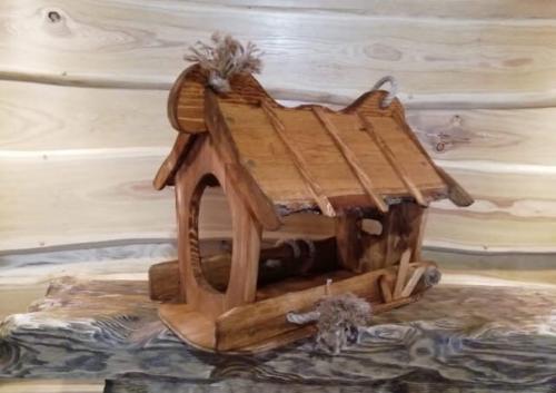 Мужчина поделился своими изделиями, которыми он разнообразил интерьер своей дачи.