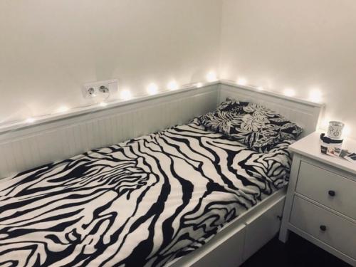 Прекрасный ремонт детской комнаты для дочери - подростка.