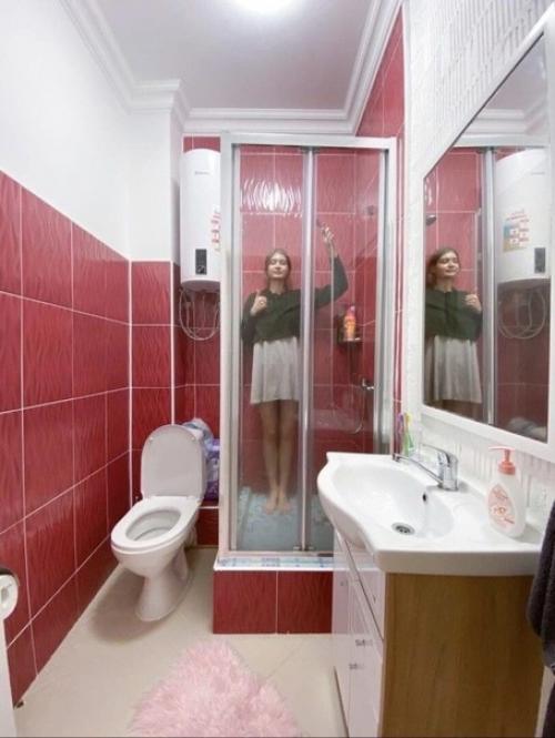 У этой девушки риэлтора свой особый подход к сдаче жилья. 03