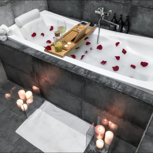 Ремонт ванной с плиткой под бетон. 01