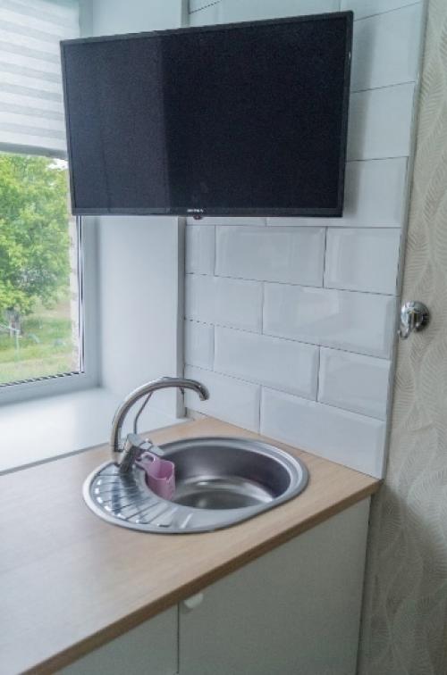 Мы приобрели 15-метровую комнату в общежитии и превратили ее в уютную студию. 02