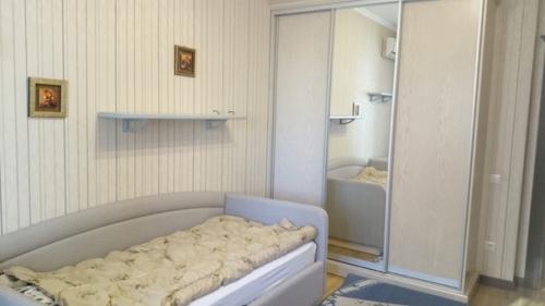 Комната нашего 10-летнего сына - это результат нашего совместного труда. 01