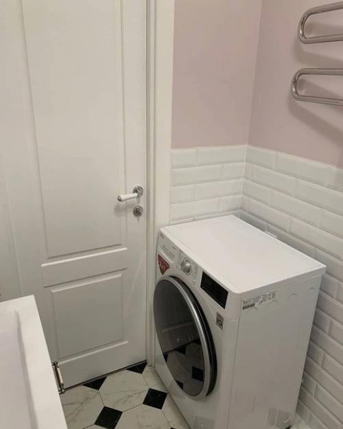 Квартира студия молодой девушки, которую она решила разделить на две части. 08