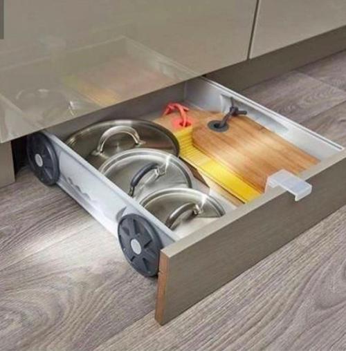 Мы используем каждый сантиметр на кухне максимально эффективно. 01