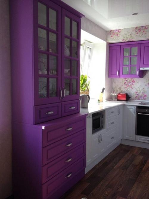 Нынче смотрю, большинство кто делает ремонты, почему то оформляют свое жилье в монотонных оттенках, мало яркости используют. 02