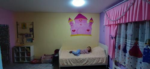 Закончили ремонт в комнате для дочки. 03