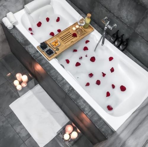 Ремонт ванной с плиткой под бетон. 02