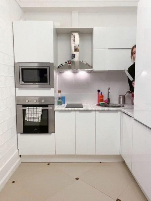 У этой девушки риэлтора свой особый подход к сдаче жилья. 02