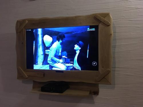 Мужчина поделился своими изделиями, которыми он разнообразил интерьер своей дачи. 06