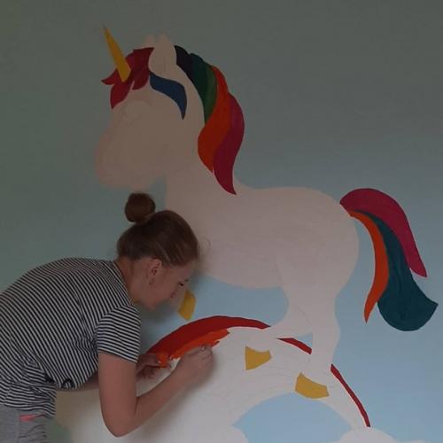 Закончили ремонт в комнате для дочки. 01