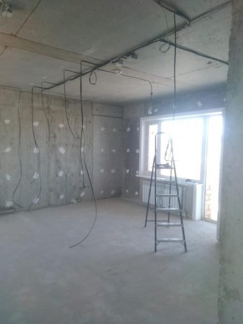 Муж у меня никогда не занимался строительством и ремонтом, но это не помешало ему сделать качественный ремонт нашей квартире.