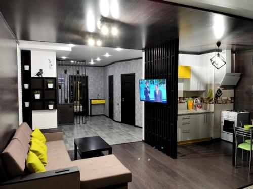 Моя квартира, раньше была однушка, решили снести перегородки и превратить в студию.