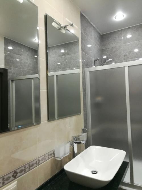 Недавно закончили ремонт в ванной комнате, получился вот такой дизайн. 02