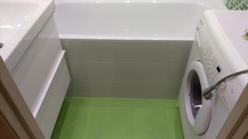 Наша ванная комната как видите морально устарела и пришло время обновить ремонт. 02