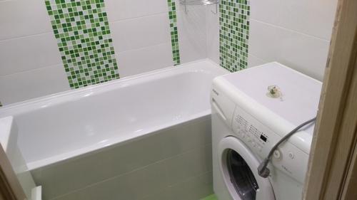 Наша ванная комната как видите морально устарела и пришло время обновить ремонт. 04