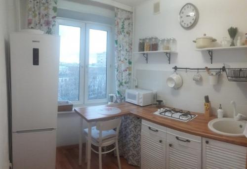 Однушка хрущевка в белом - кухня 5 кв. 08